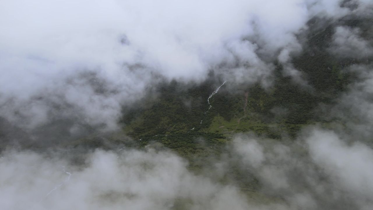 四川·巴郎山 穿云