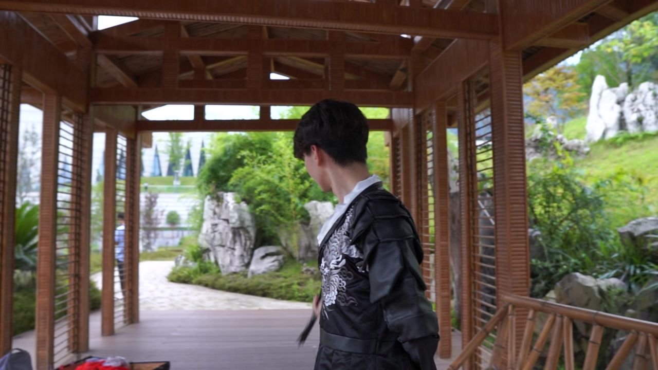 典  狱  司