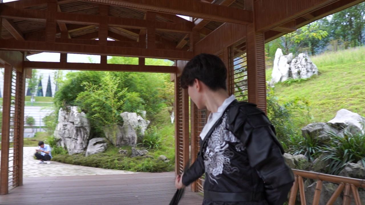 典  狱  司