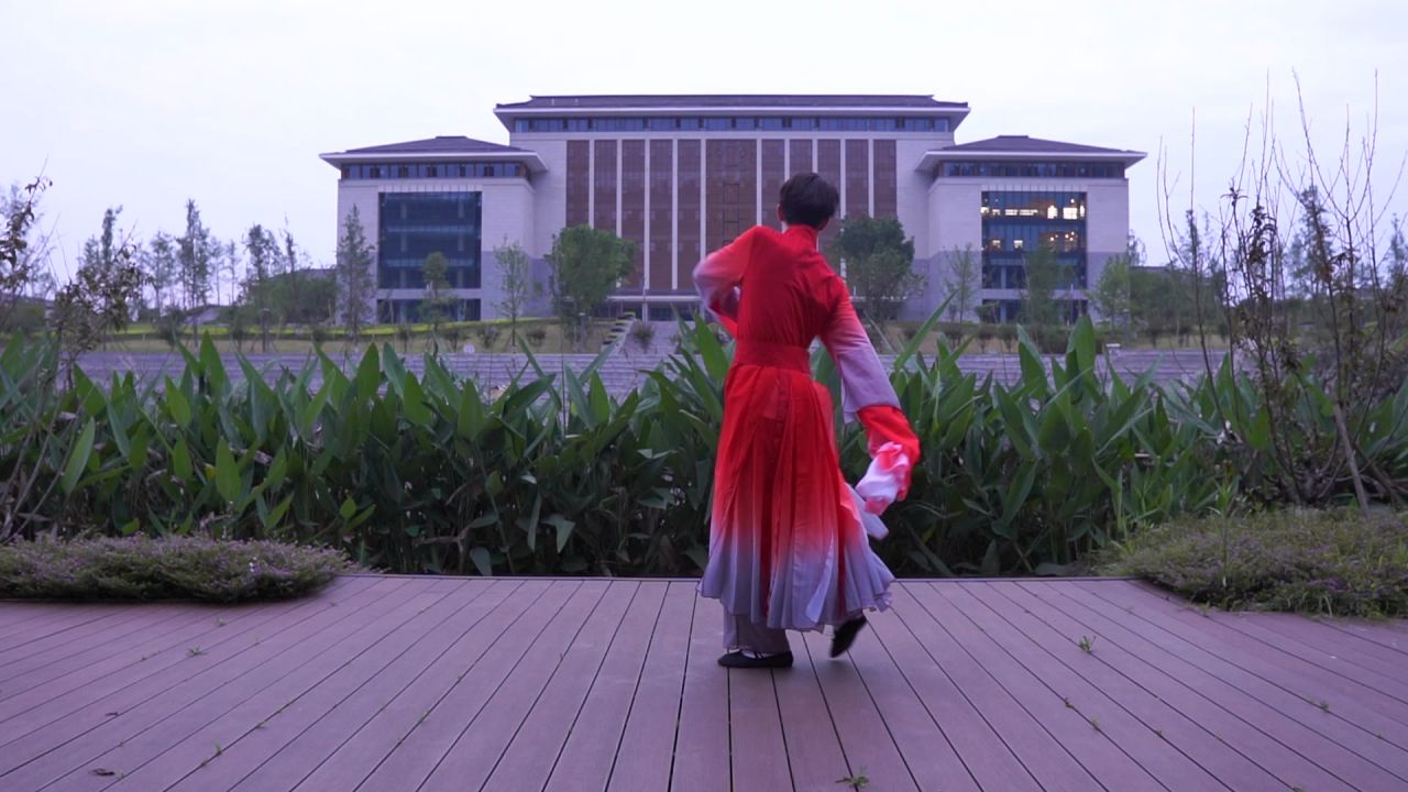 典  狱  司