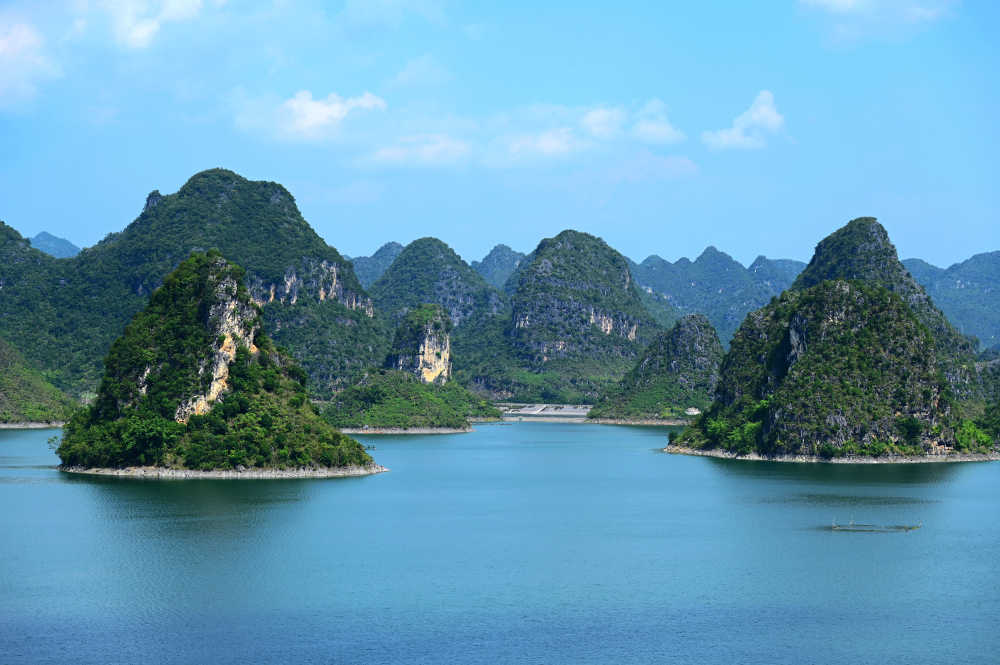 广西百色靖西的水上喀斯特美景