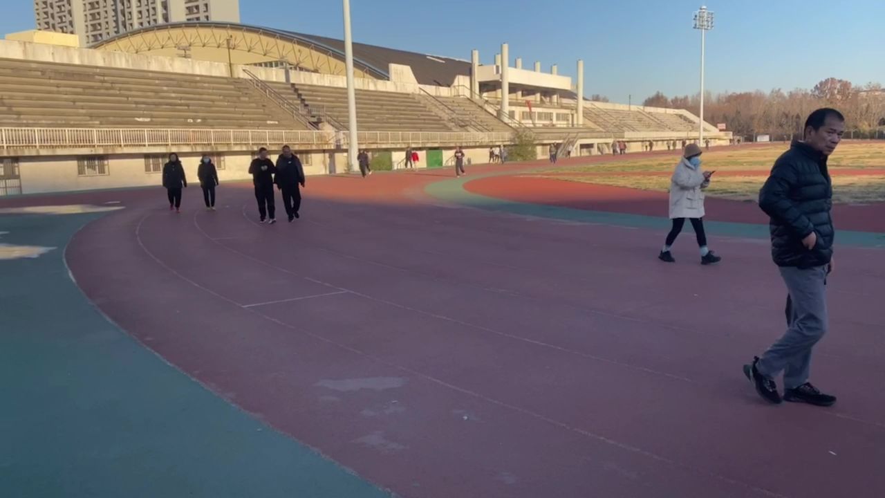 秋日小城市体育场跑道片段合集