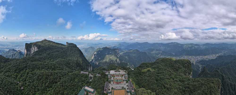 航拍湖南张家界天门山5A景区全景图
