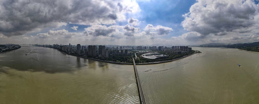 航拍河流全景图