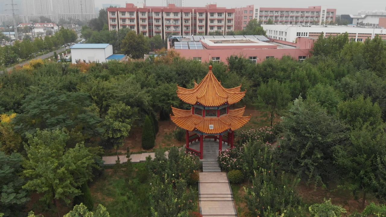 航拍公园凉亭