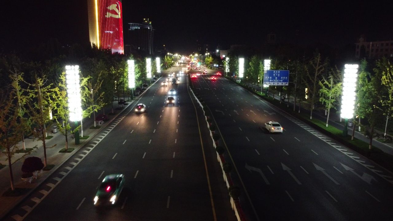 国庆春节小城夜晚车流马路航拍素材
