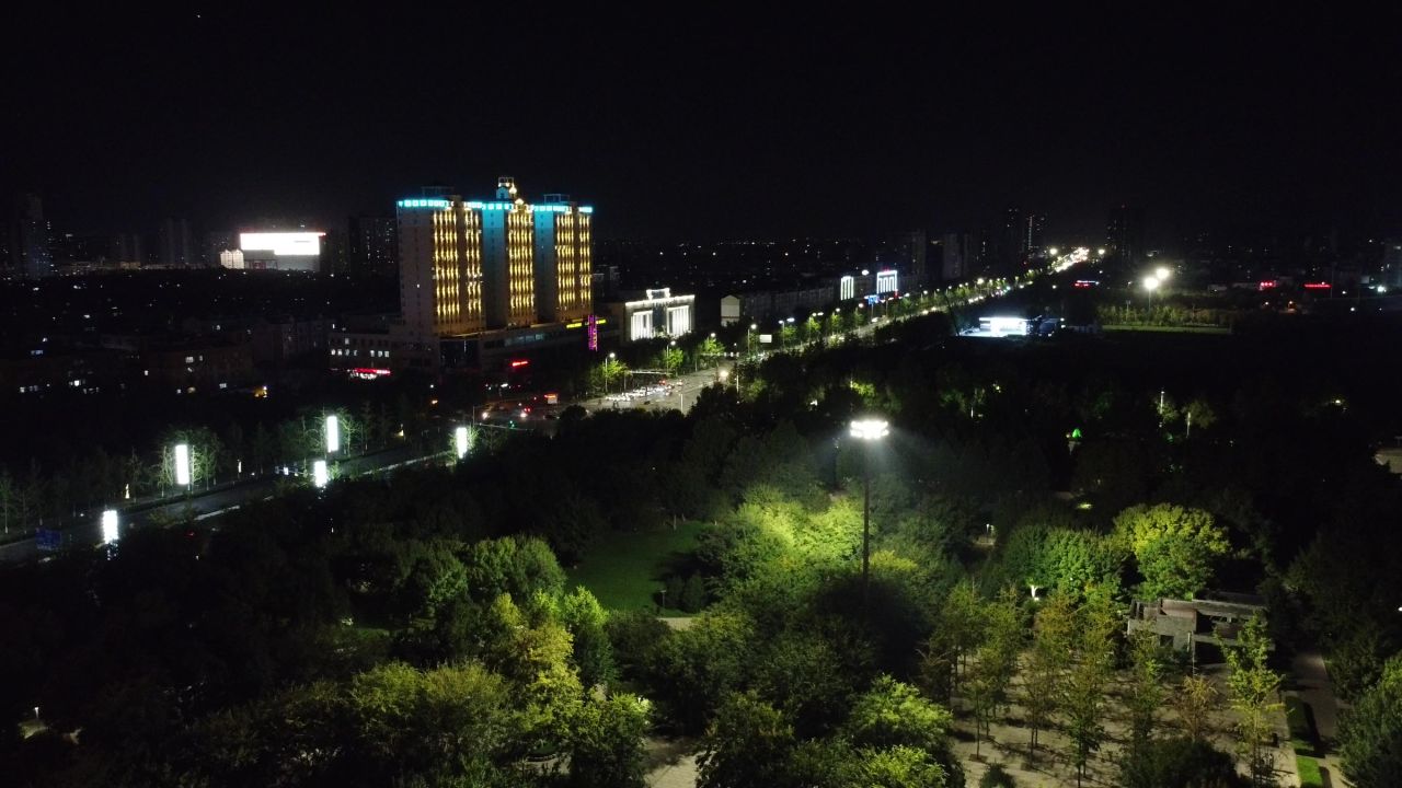 国庆春节小城夜晚车流马路航拍素材