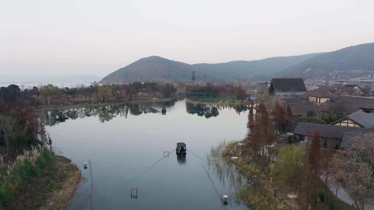 湖心小船