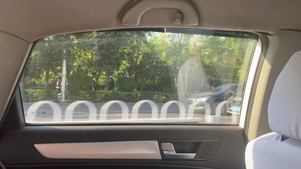 行驶中的车