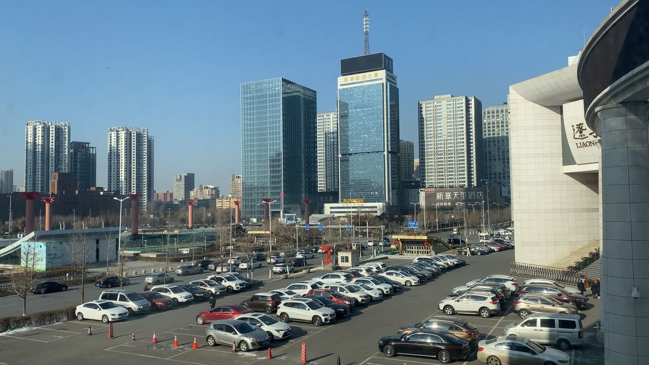 辽宁大剧院门前停车场延时 1