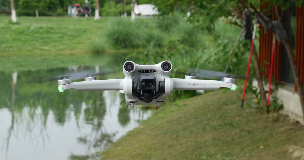 DJI Mini 3 Pro 无人机悬停