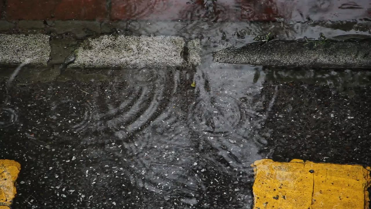 雨中的清水涟漪