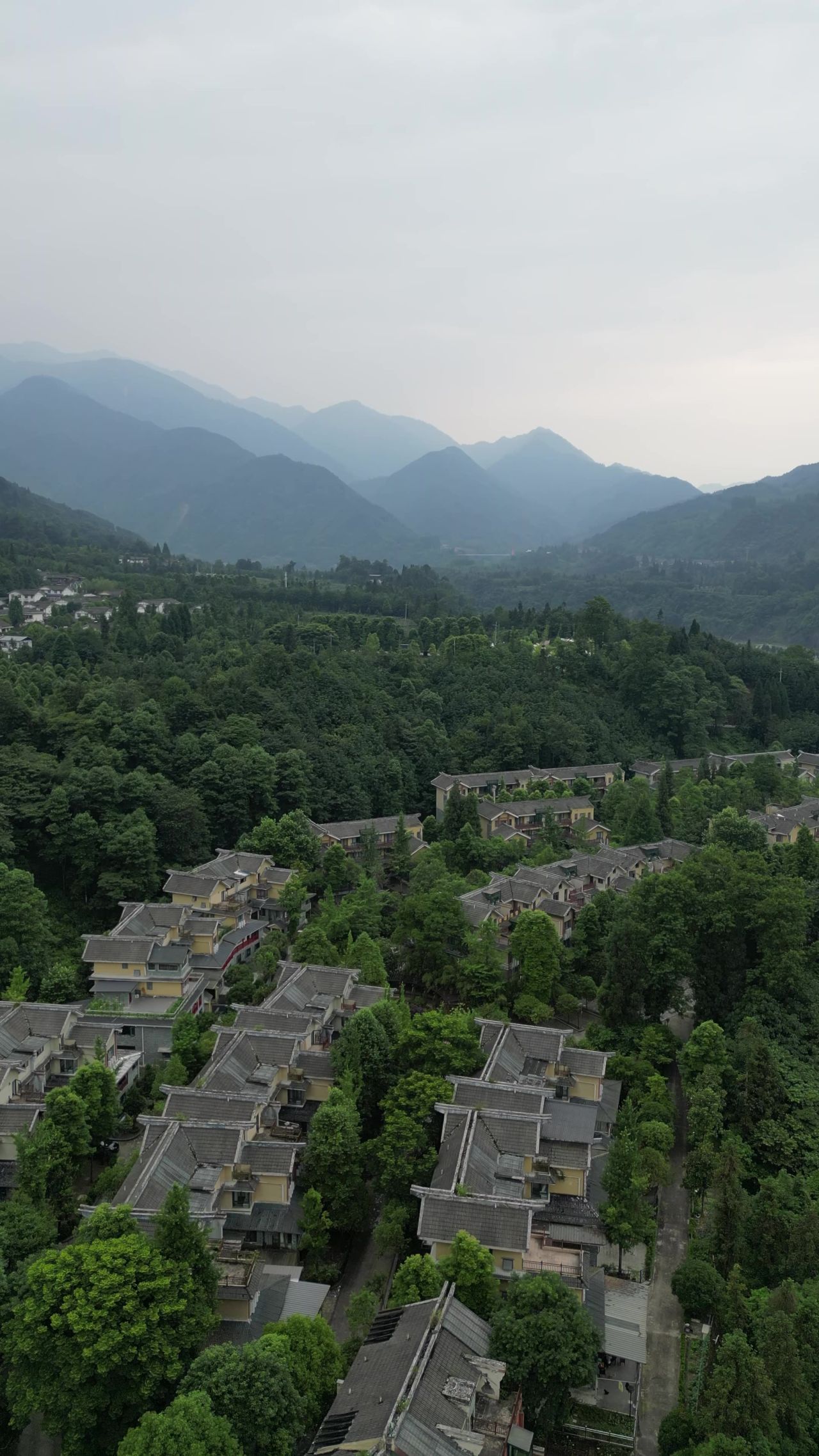 山区新农村竖屏航拍