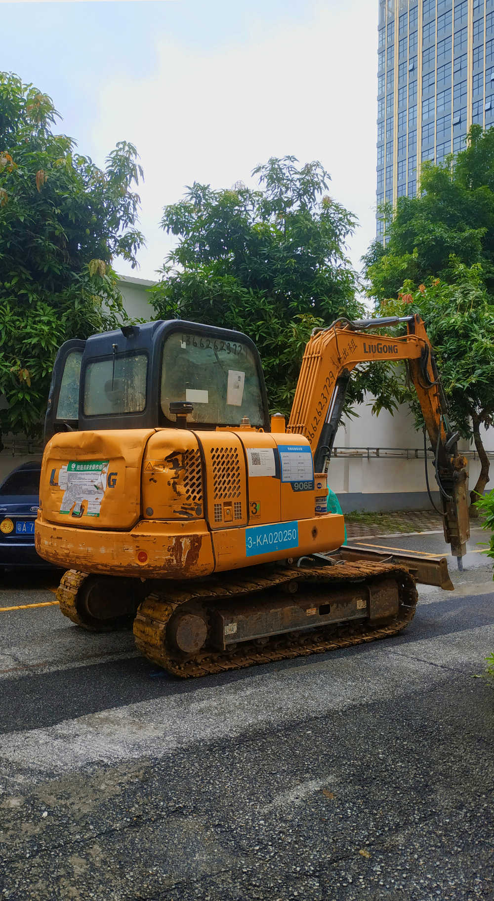 一台挖掘机(钩机)