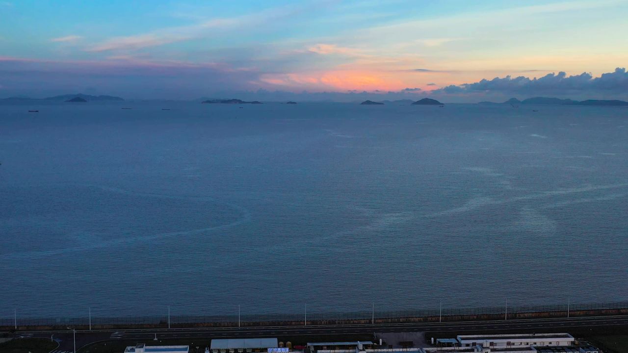 港珠澳大桥桥边黄昏景