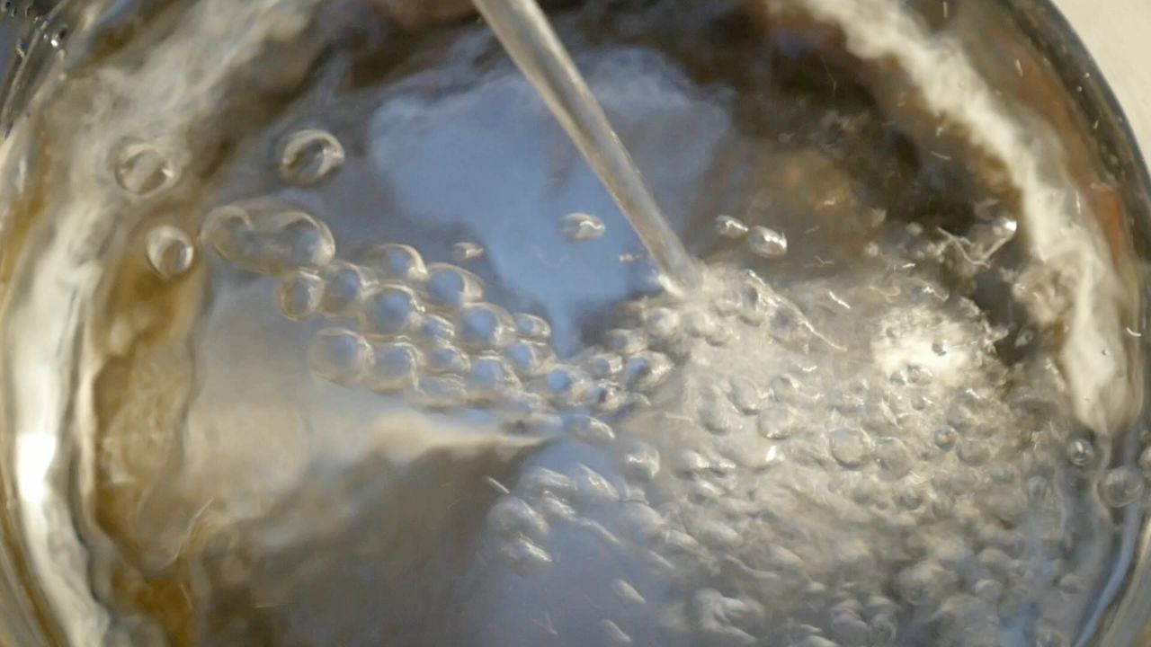 养生壶装水