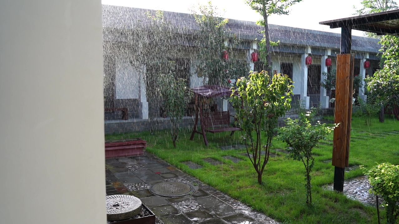雨中小院