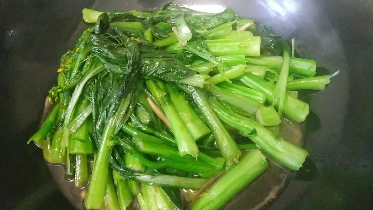 煮菜心特写