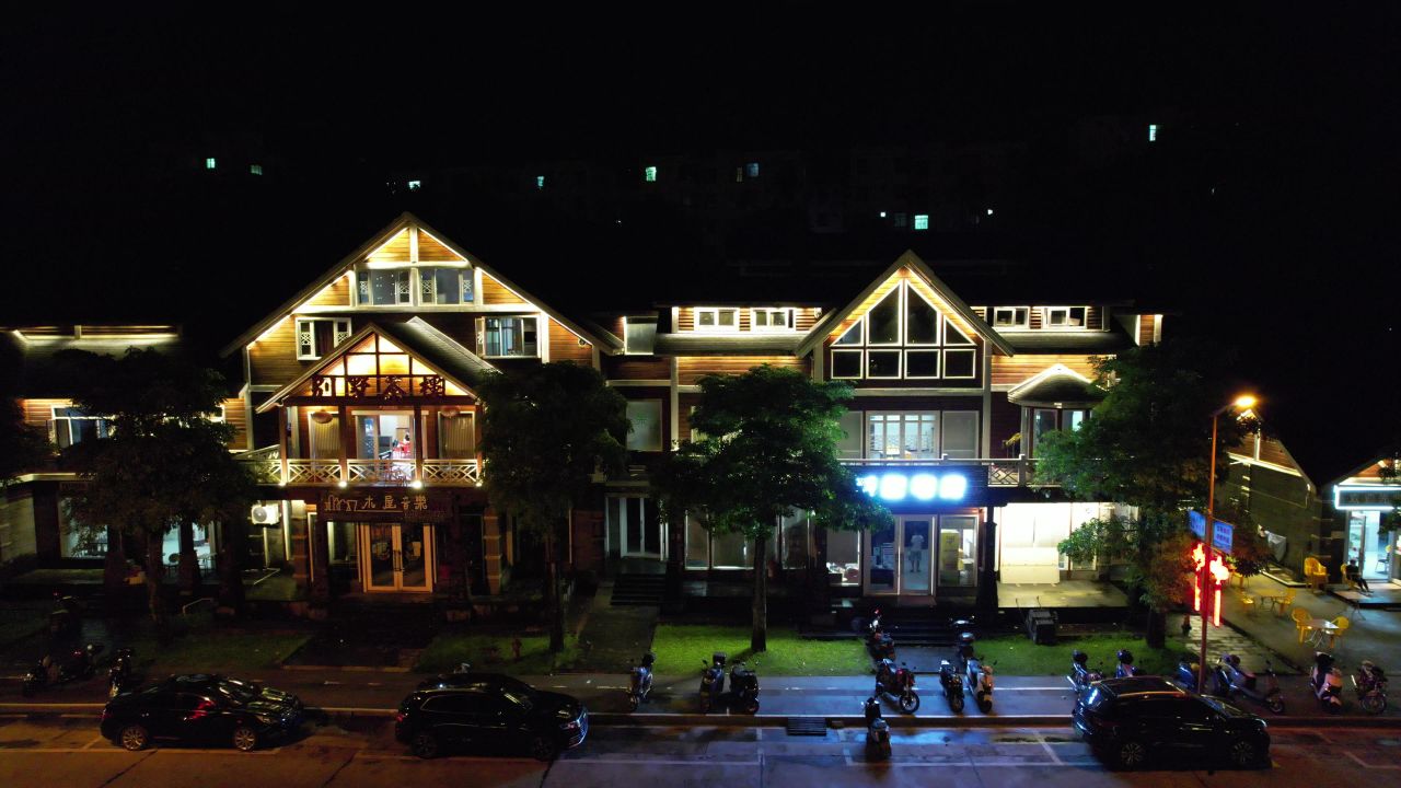 夜景民族特色建筑船型屋，民族风景区