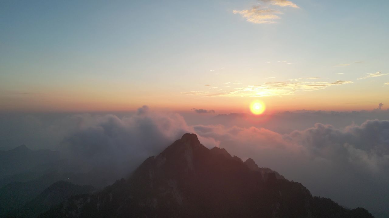 洛阳白云山 × 云海