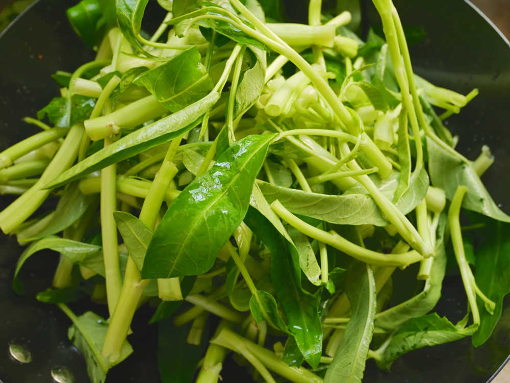 铁锅里的通菜