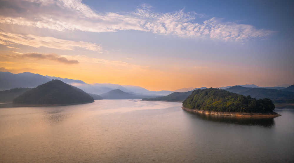 卢湖日出