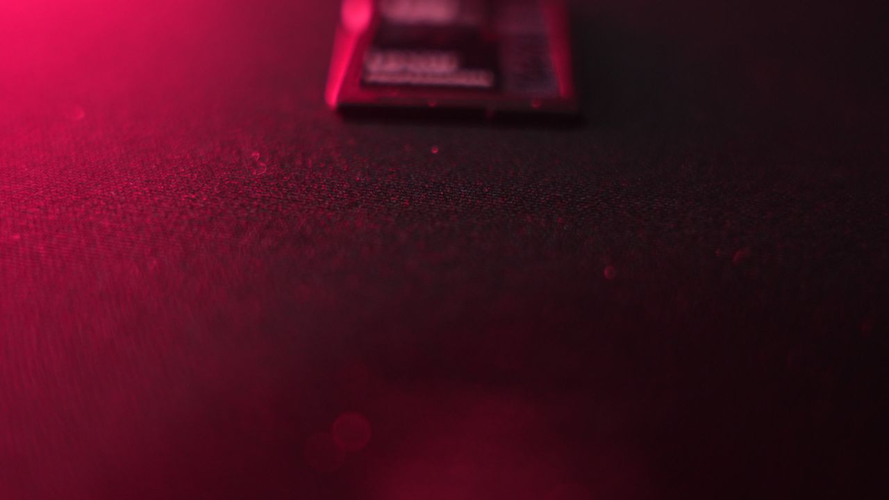 雷克萨内存卡特写标识