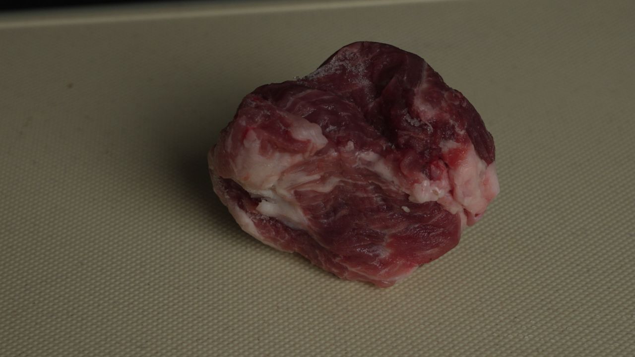 看肉的四周