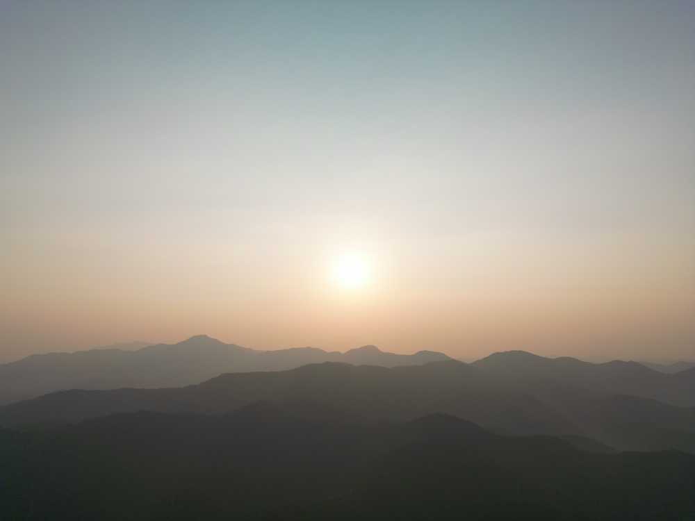 盆地山区山间日出