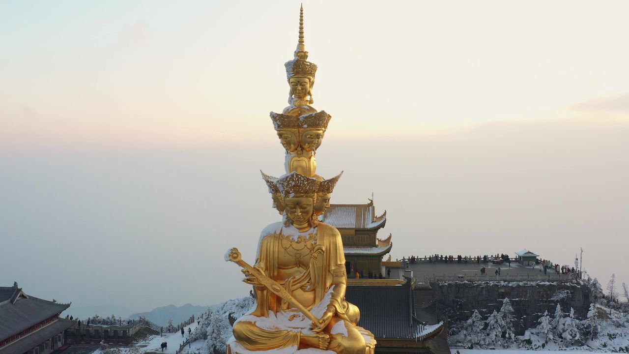 航拍冬天清晨的峨眉山金顶雪景及四面佛十方普贤菩萨铜像