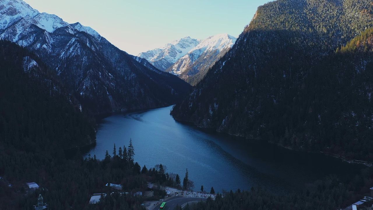 航拍九寨沟长海雪景