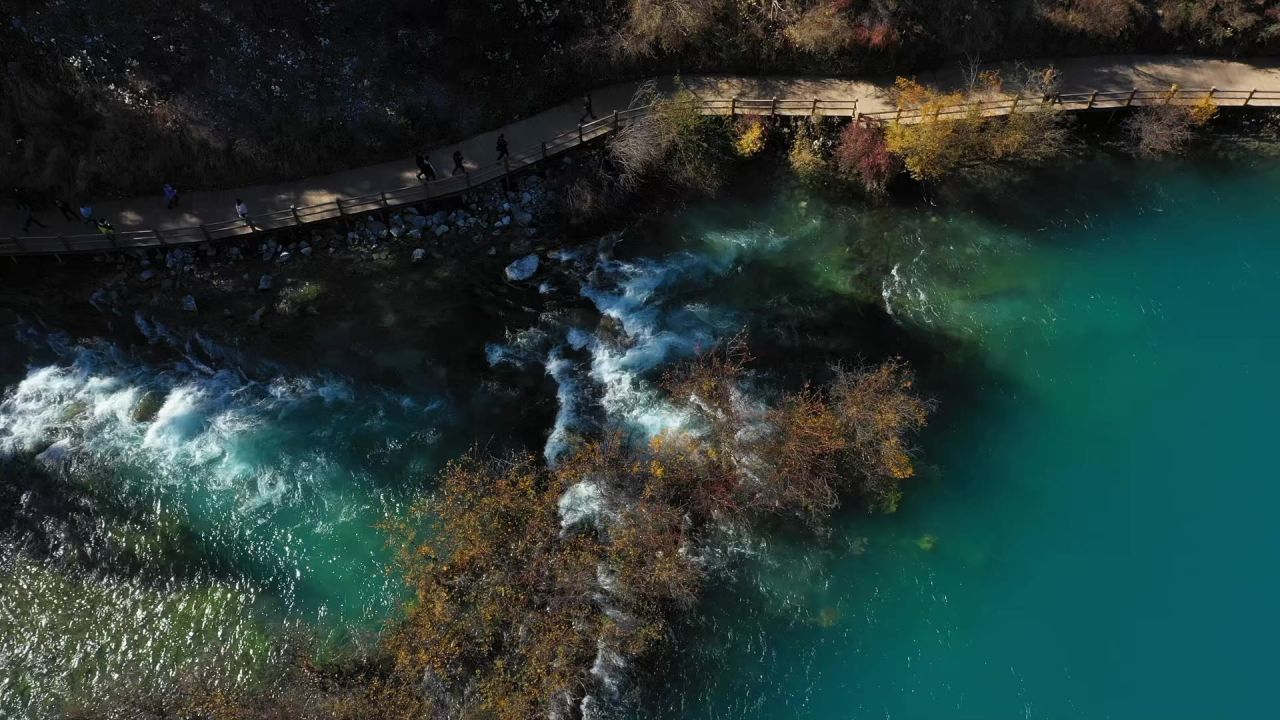 航拍九寨沟树正群海秋景