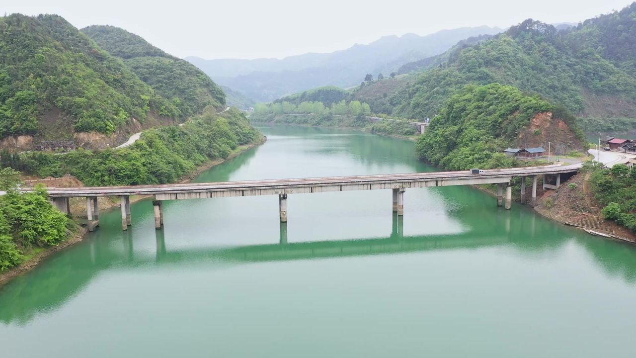航拍舞水河风光及河上的石桥