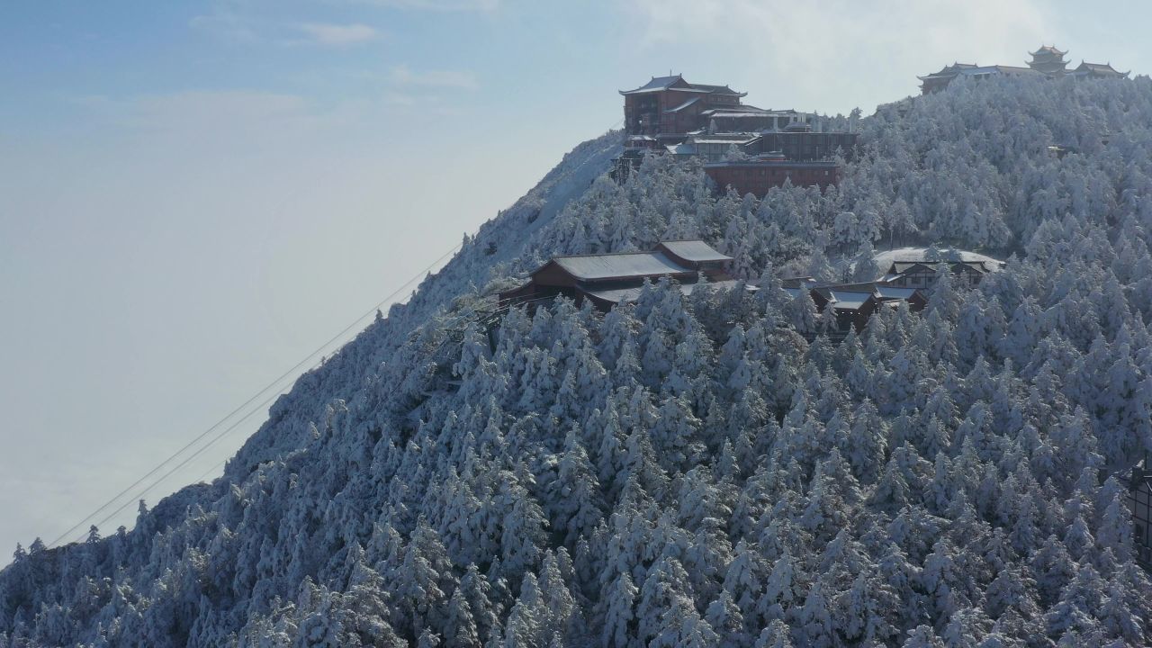 航拍峨眉山金顶雪景