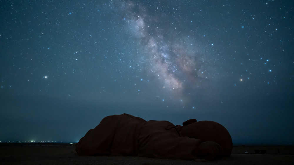大西北甘肃瓜洲县大地之子银河星空