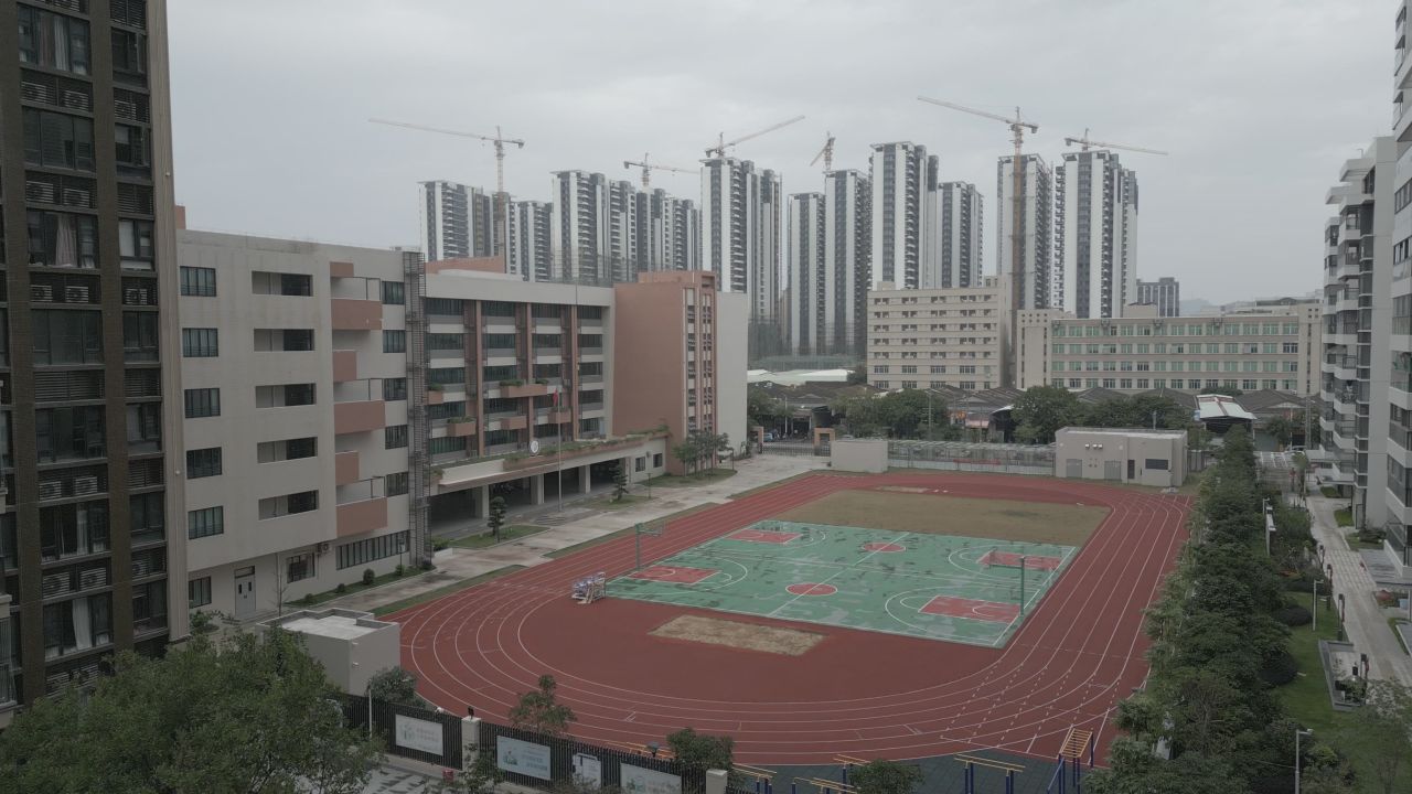 航拍校园操场