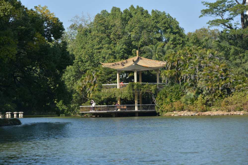 亭子，宁静的湖面，水边的亭子，岸边亭子，水岸，湖面