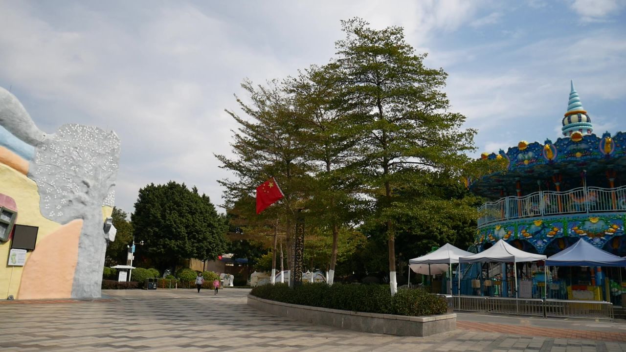儿童公园的大型旋转木马