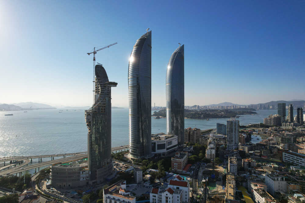 航拍厦门世贸海峡大厦景观
