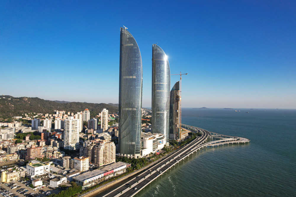 航拍厦门世贸海峡大厦
