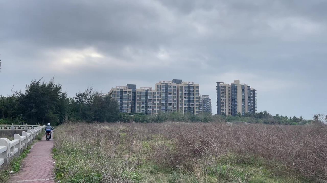海南的一片荒地
