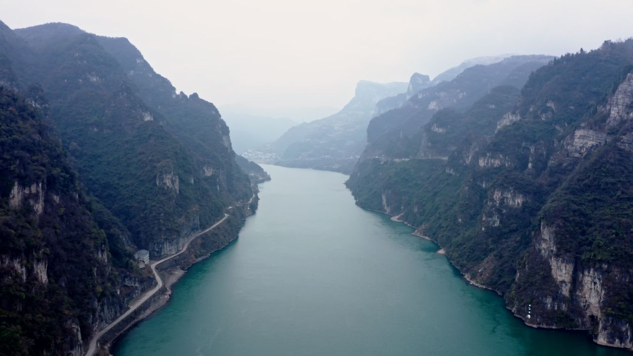 湖北宜昌长江西陵峡三游洞航拍视频