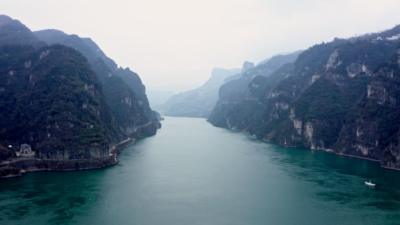 湖北宜昌长江西陵峡三游洞航拍视频