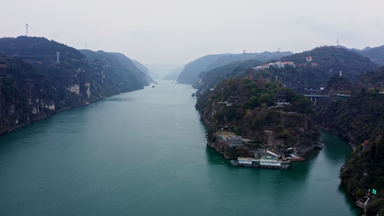湖北宜昌长江西陵峡三游洞航拍视频