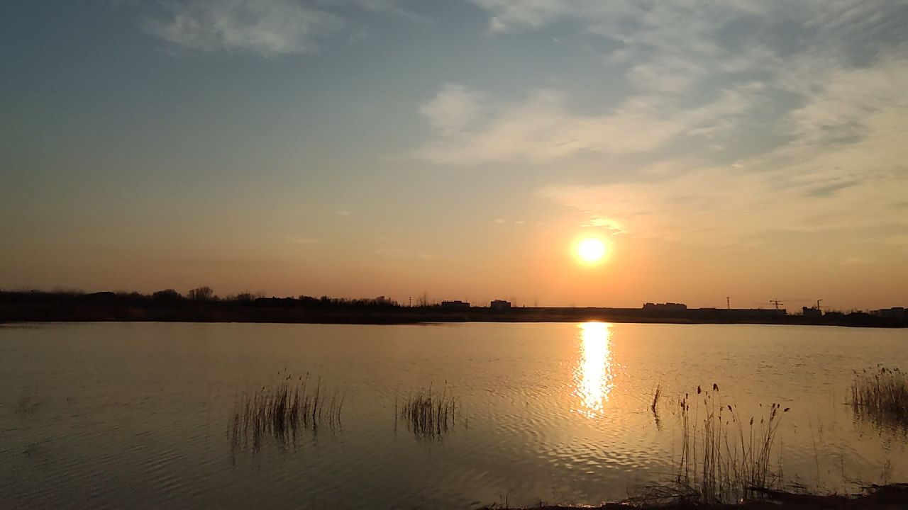 湖景夕阳