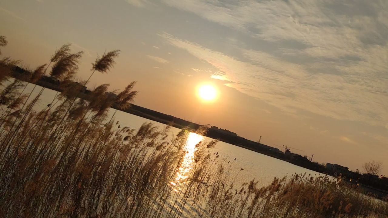 湖景夕阳
