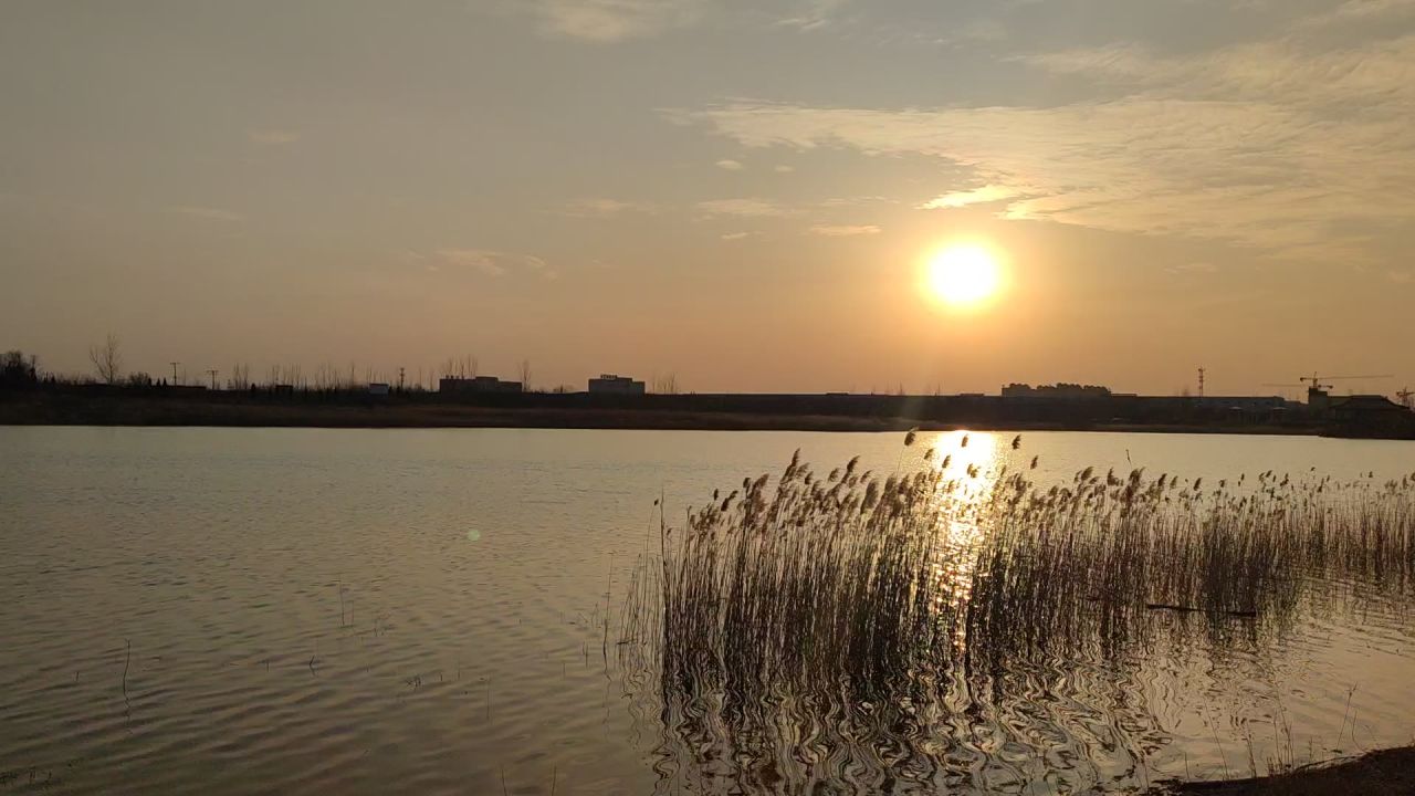 湖景夕阳