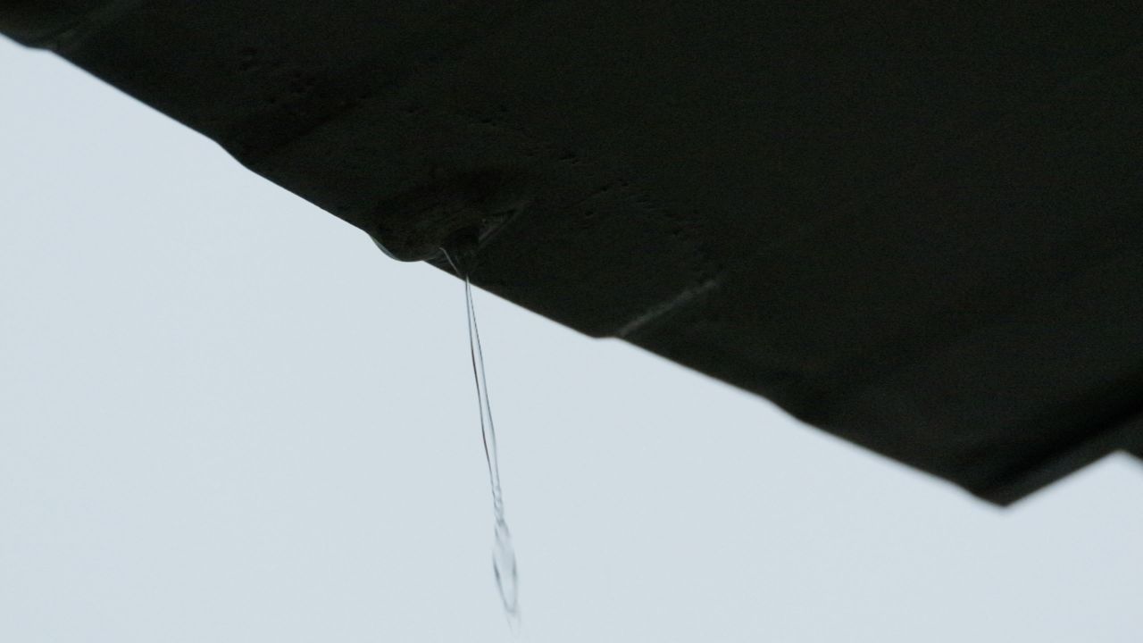 下雨水滴慢镜头4K实拍