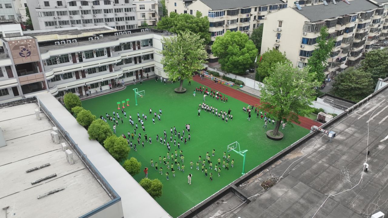 4K航拍幼儿园活动游戏做操