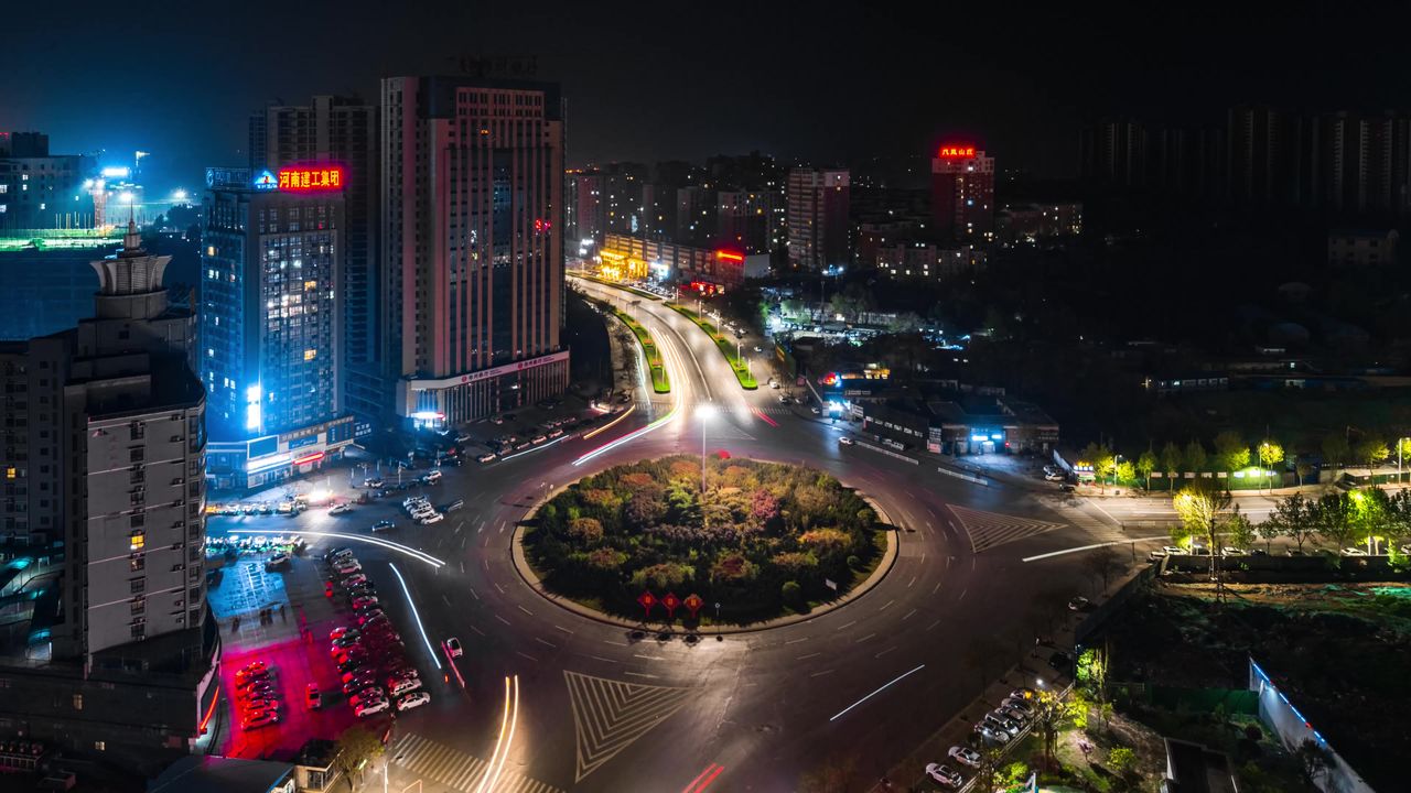城市转盘车轨夜景